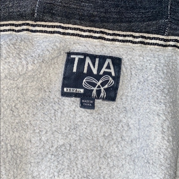 🌟 TNA Hoodie - Picture 5 of 6